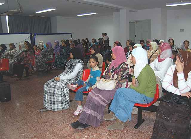 Con un taller de artesanías han comenzado las actividades del programa de inmigrantes - 2, Foto 2