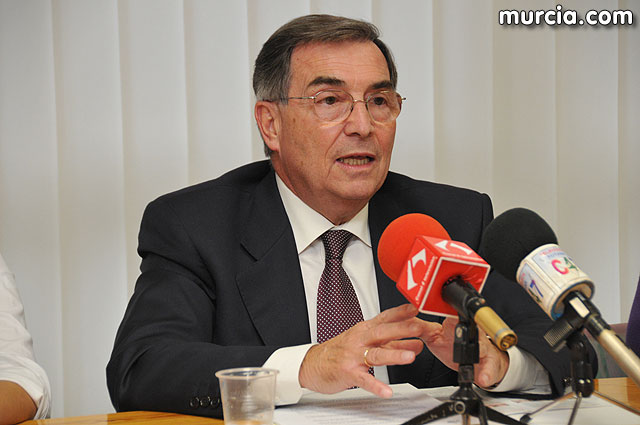 El Defensor del Pueblo vista la “Asociacin de Amas de Casa, Usuarios y Consumidores Las Tres Avemaras” - 10