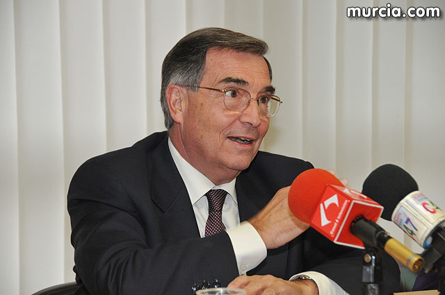 El Defensor del Pueblo vista la “Asociacin de Amas de Casa, Usuarios y Consumidores Las Tres Avemaras” - 7