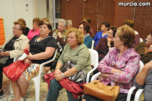 El Defensor del Pueblo vista la “Asociacin de Amas de Casa, Usuarios y Consumidores Las Tres Avemaras” - 11