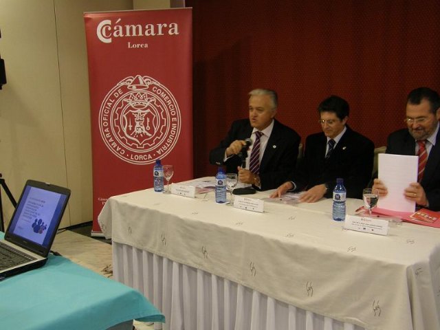 Un centenar de comerciantes participan en Lorca en unas jornadas sobre comunicación con el consumidor en una economía de crisis - 1, Foto 1