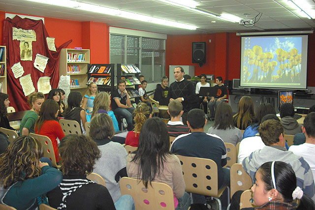 El IES “Romano García” de Lorquí estrena las mejoras de su biblioteca escolar - 2, Foto 2