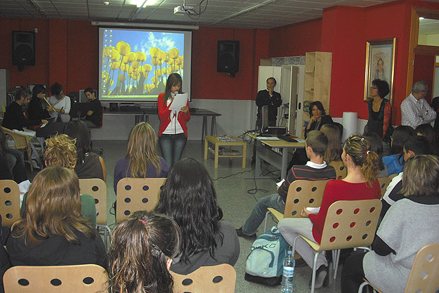 El IES “Romano García” de Lorquí estrena las mejoras de su biblioteca escolar - 3, Foto 3