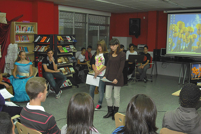 El IES “Romano García” de Lorquí estrena las mejoras de su biblioteca escolar - 4, Foto 4