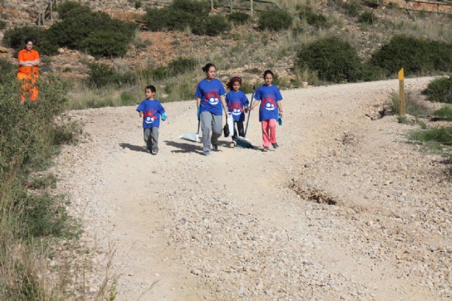 Unas 400 personas limpian del Cabezo Gordo de Torre Pacheco - 5, Foto 5
