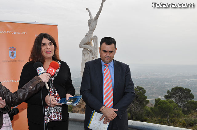 La Concejala de Turismo edita un folleto informativo para promocionar el Va Crucis del santuario de Santa Eulalia de Mrida - 2