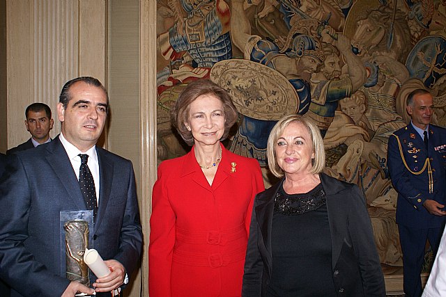 El cartagenero Luciano Poyato, presidente de UNAD, recogió de manos de la Reina el Premio Reina Sofía de ´Labor Social´ que otorga CREFAT - 1, Foto 1