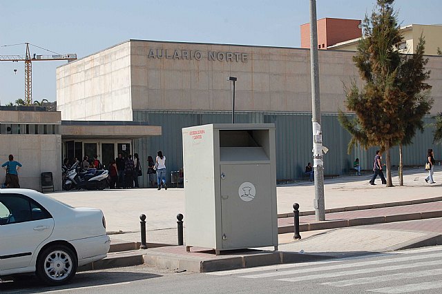 La Universidad de Murcia colabora en un proyecto de recogida de ropa para los necesitados - 1, Foto 1