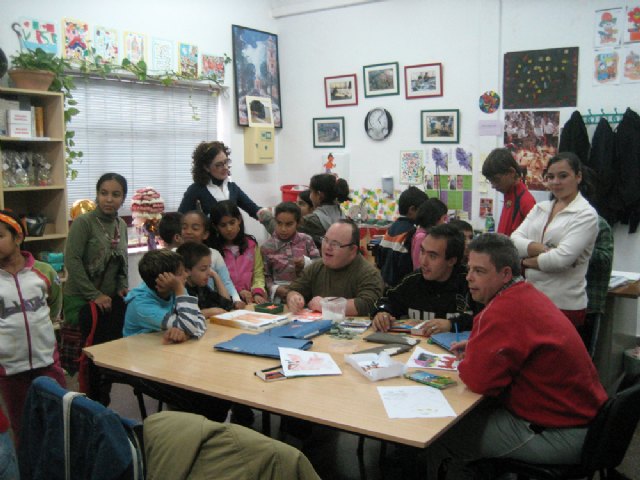Los niños del Centro de Día San Francisco visitan APCOM - 1, Foto 1