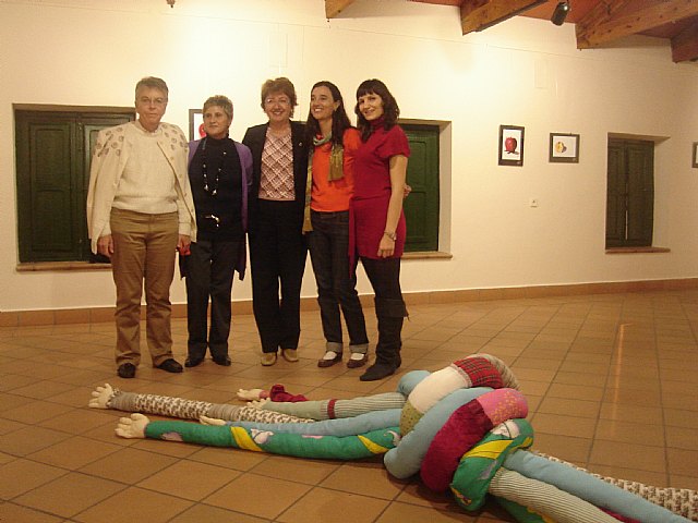 Cuatro arteteraputas trabajan la violencia de género en una exposición en el museo de San Javier - 2, Foto 2