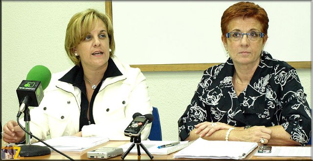 La portavoz del Grupo Municipal Socialista fue la encargada de presentar a la Diputada Regional del PSOE, Foto 1