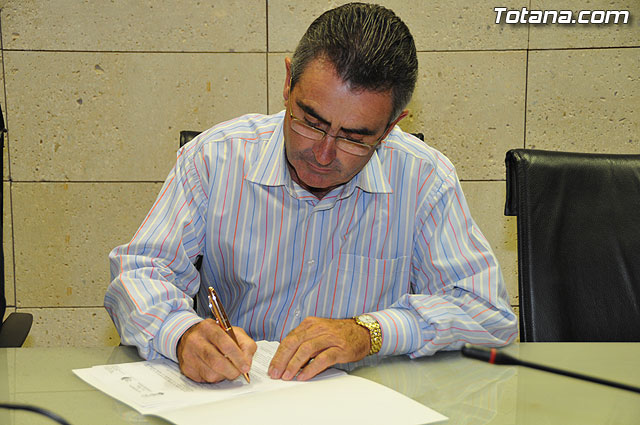 El Ayuntamiento firma sendos convenios con la ADS de Ovino y Caprino “Santa Eulalia” y la ADS de Porcino de El Paretn y Totana - 1