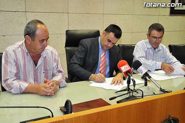 El Ayuntamiento firma sendos convenios con la ADS de Ovino y Caprino “Santa Eulalia” y la ADS de Porcino de El Paretn y Totana - 3