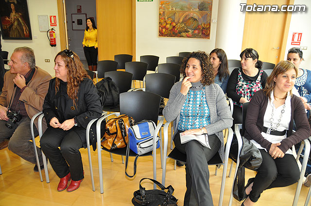 Alumnos de varios centros educativos de Totana alzan su voz y proclaman sus derechos en el saln de plenos del ayuntamiento - 12