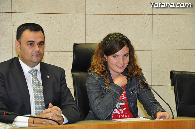 Alumnos de varios centros educativos de Totana alzan su voz y proclaman sus derechos en el saln de plenos del ayuntamiento - 13