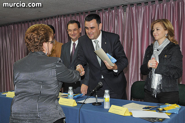 El alcalde entrega el carn de voluntario de honor de Totana al consejero de Poltica Social, Mujer e Inmigracin, Joaqun Bascuñana - 20