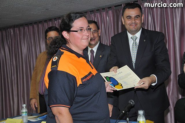 El alcalde entrega el carn de voluntario de honor de Totana al consejero de Poltica Social, Mujer e Inmigracin, Joaqun Bascuñana - 17