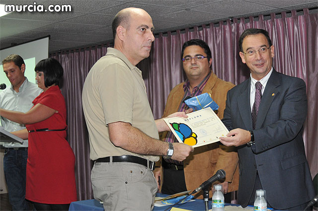 El alcalde entrega el carn de voluntario de honor de Totana al consejero de Poltica Social, Mujer e Inmigracin, Joaqun Bascuñana - 18