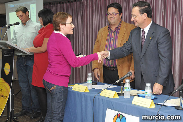 El alcalde entrega el carn de voluntario de honor de Totana al consejero de Poltica Social, Mujer e Inmigracin, Joaqun Bascuñana - 30