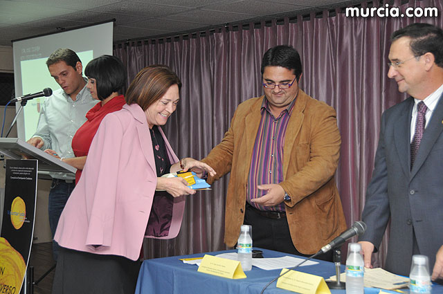 El alcalde entrega el carn de voluntario de honor de Totana al consejero de Poltica Social, Mujer e Inmigracin, Joaqun Bascuñana - 26