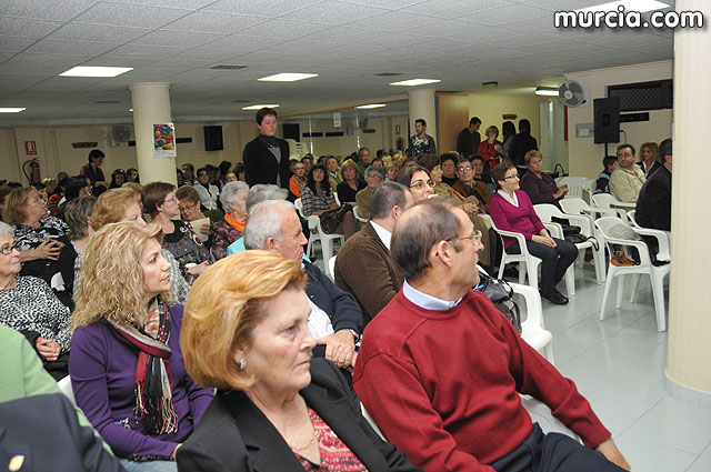 El alcalde entrega el carn de voluntario de honor de Totana al consejero de Poltica Social, Mujer e Inmigracin, Joaqun Bascuñana - 27