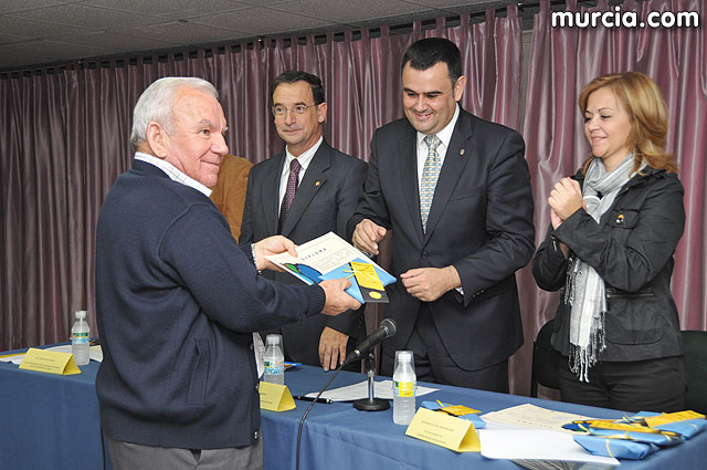 El alcalde entrega el carn de voluntario de honor de Totana al consejero de Poltica Social, Mujer e Inmigracin, Joaqun Bascuñana - 35