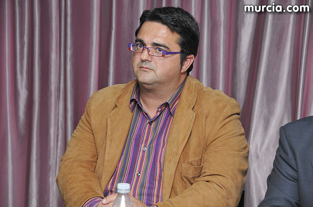 El alcalde entrega el carn de voluntario de honor de Totana al consejero de Poltica Social, Mujer e Inmigracin, Joaqun Bascuñana - 52