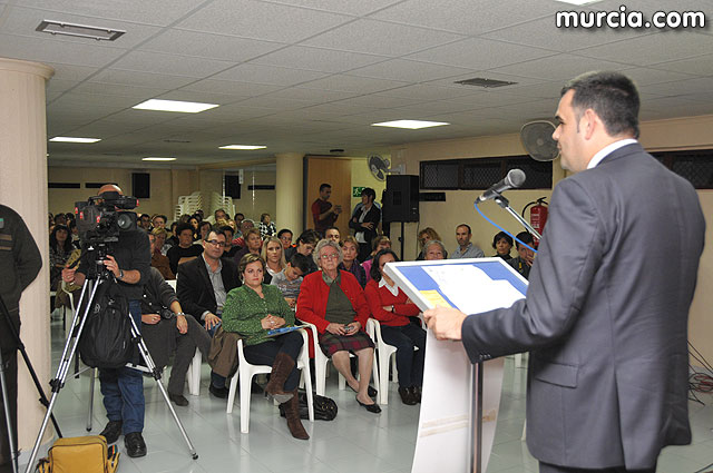El alcalde entrega el carn de voluntario de honor de Totana al consejero de Poltica Social, Mujer e Inmigracin, Joaqun Bascuñana - 53