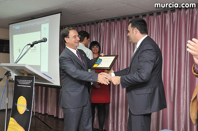 El alcalde entrega el carn de voluntario de honor de Totana al consejero de Poltica Social, Mujer e Inmigracin, Joaqun Bascuñana - 54