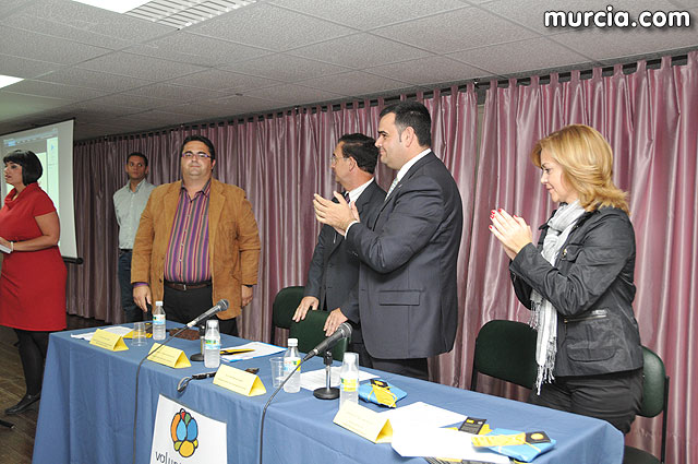 El alcalde entrega el carn de voluntario de honor de Totana al consejero de Poltica Social, Mujer e Inmigracin, Joaqun Bascuñana - 58
