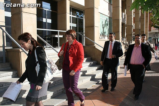El alcalde y la concejal de Sanidad anuncian el comienzo inminente de las obras del segundo Centro de Salud Totana Sur, Foto 3