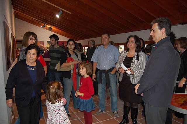 El alcalde de Alguazas, José Antonio Fernández Lladó, y la concejala de Cultural, Isabel Zamora, han inaugurado la exposición Música Plástica - 1, Foto 1