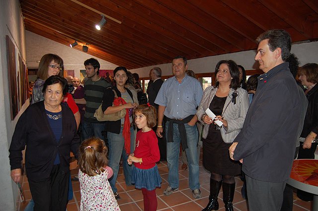 El alcalde de Alguazas, José Antonio Fernández Lladó, y la concejala de Cultural, Isabel Zamora, han inaugurado la exposición Música Plástica - 1, Foto 1