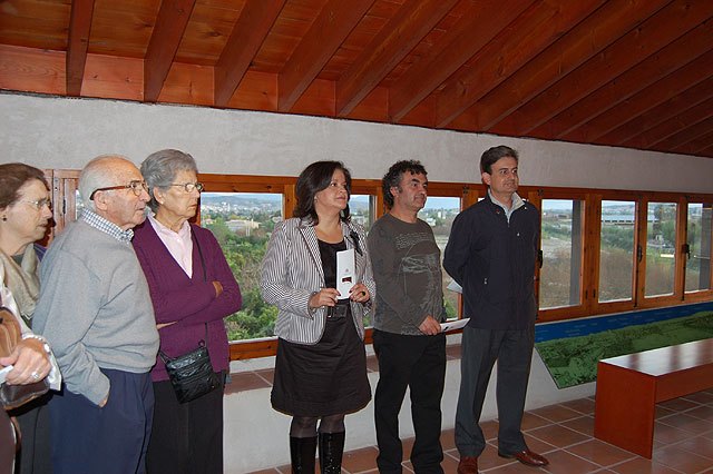 El alcalde de Alguazas, José Antonio Fernández Lladó, y la concejala de Cultural, Isabel Zamora, han inaugurado la exposición Música Plástica - 3, Foto 3