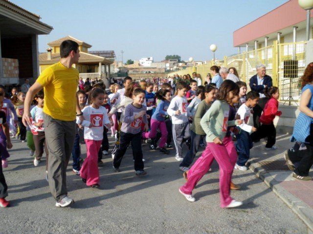 Más de 500 niños del colegio Monte Anaor de Alguazas han participado en una carrera solidaria - 1, Foto 1