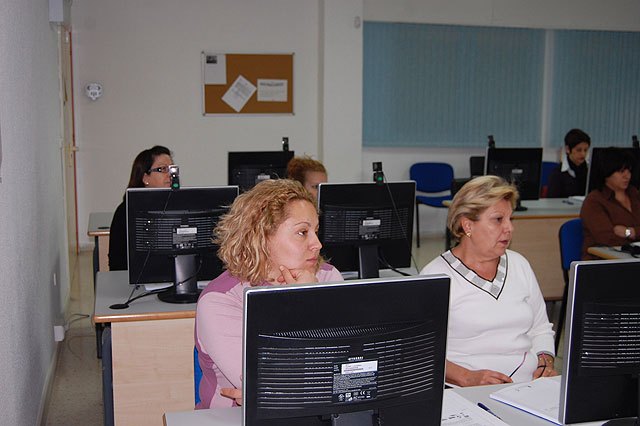 Las Torres de Cotillas inicia un curso de informática para mujeres desempleadas - 2, Foto 2