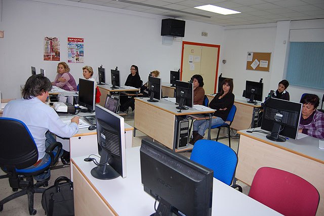 Las Torres de Cotillas inicia un curso de informática para mujeres desempleadas - 3, Foto 3