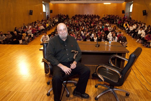 César Mallorquí abre el ciclo de encuentros de Mandarache con su Caligrafía Secreta - 2, Foto 2