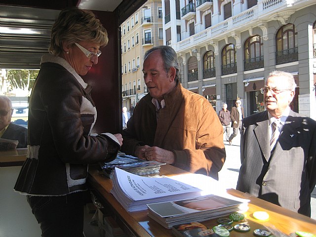 Los centros de la Mujer del municipio participan en la caseta informativa que el Ayuntamiento ha instalado en Santo Domingo - 3, Foto 3
