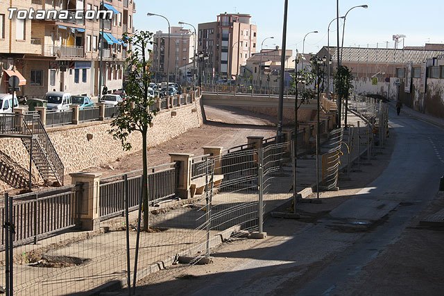 El paseo de la Avenida Rambla de La Santa comienza a transformar su imagen gracias a las obras de remodelación que se están ejecutando, Foto 1