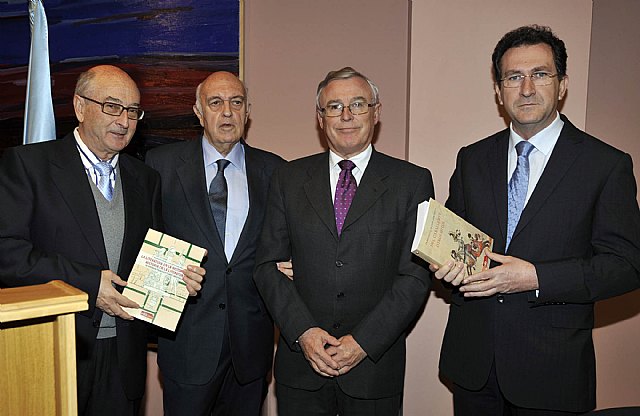 El profesor Flores Arroyuelo recibió  un homenaje por su jubilación - 2, Foto 2