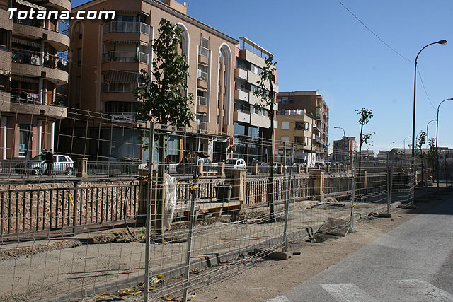 El paseo de la Avenida Rambla de La Santa comienza a transformar su imagen gracias a las obras de remodelacin que se estn ejecutando - 1