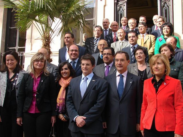 Bascuñana y Jódar firman en el Huerto Ruano de Lorca un acuerdo marco con los alcaldes de la Región para prevenir y actuar contra la violencia de género - 1, Foto 1