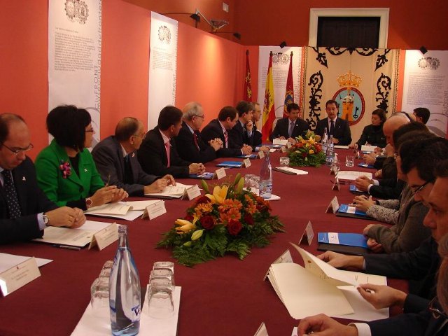 Bascuñana y Jódar firman en el Huerto Ruano de Lorca un acuerdo marco con los alcaldes de la Región para prevenir y actuar contra la violencia de género - 2, Foto 2