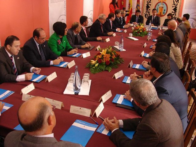 Bascuñana y Jódar firman en el Huerto Ruano de Lorca un acuerdo marco con los alcaldes de la Región para prevenir y actuar contra la violencia de género - 3, Foto 3