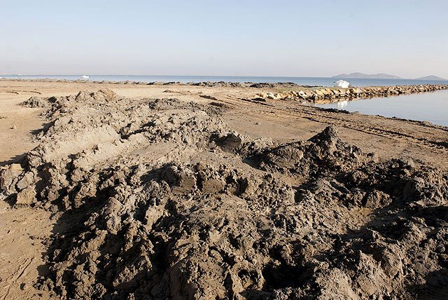 Costas y el Instituto del Litoral regeneran la arena de la playa de Los Urrutias - 4, Foto 4