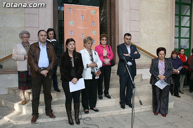 Totana se suma a la lucha contra la Violencia de Género con una concentración silenciosa, Foto 1