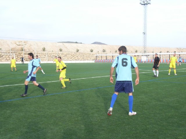 Muebles Mondrián se proclama el nuevo líder de la Liga de Fútbol Aficionado Juega Limpio, Foto 1