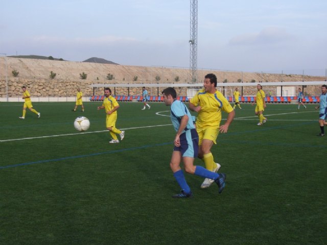 Muebles Mondrián se proclama el nuevo líder de la Liga de Fútbol Aficionado Juega Limpio, Foto 2