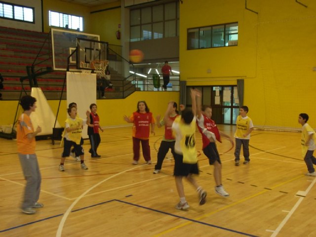 The Department of Sports organized a Day of Basketball Benjamin, framed in the School Games School Sports Programme, Foto 2